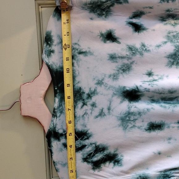 Long sleeve A-frame green white tye dye blouse size S/M - Picture 7 of 7